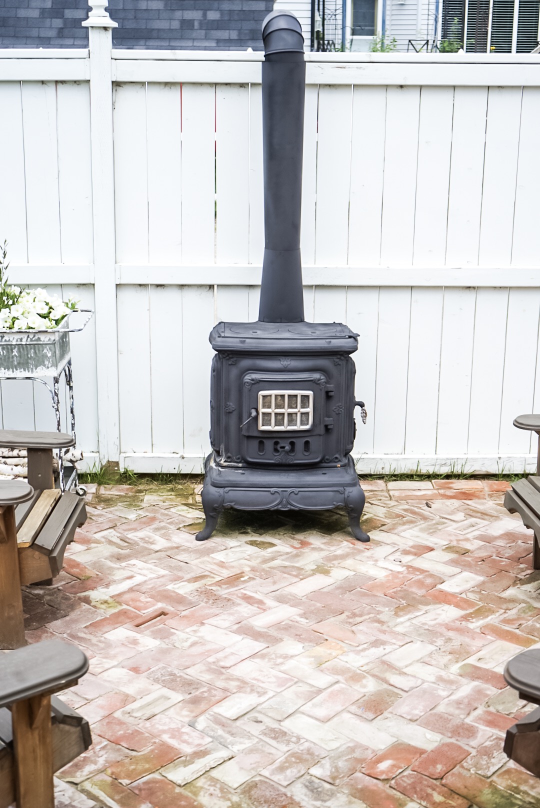 rust-oleum-spray-paint-wood-burning-oven-upcycle-inspirational-project-after