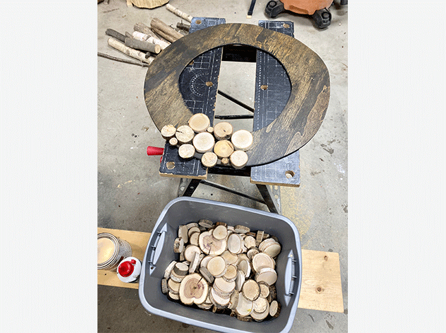 Rustic-Seasonal-Wreath-DIY-Project-by-Rust-Oleum-Canada